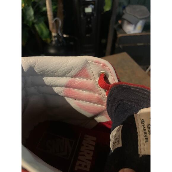 Captain Marvel x Vans sneakers shoes Men's 6.5 Women's 8 Earth 616's Sk8 HiTopsi - Picture 8 of 9